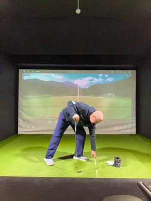 Saving up the right arm and correct right side bent at impact 