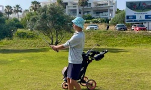 Non-compressed mid-flight pitch shot with elite junior player, Fred